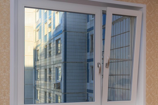Двустворчатое окно из пяти-камерного ПВХ профиля Veka Softline