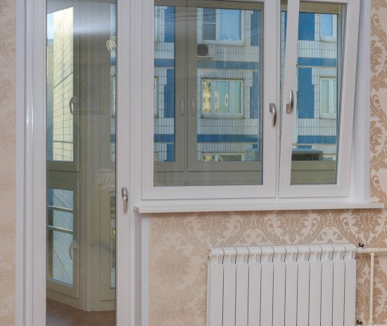 Балконный блок Veka Softline с полностью стеклянной дверью